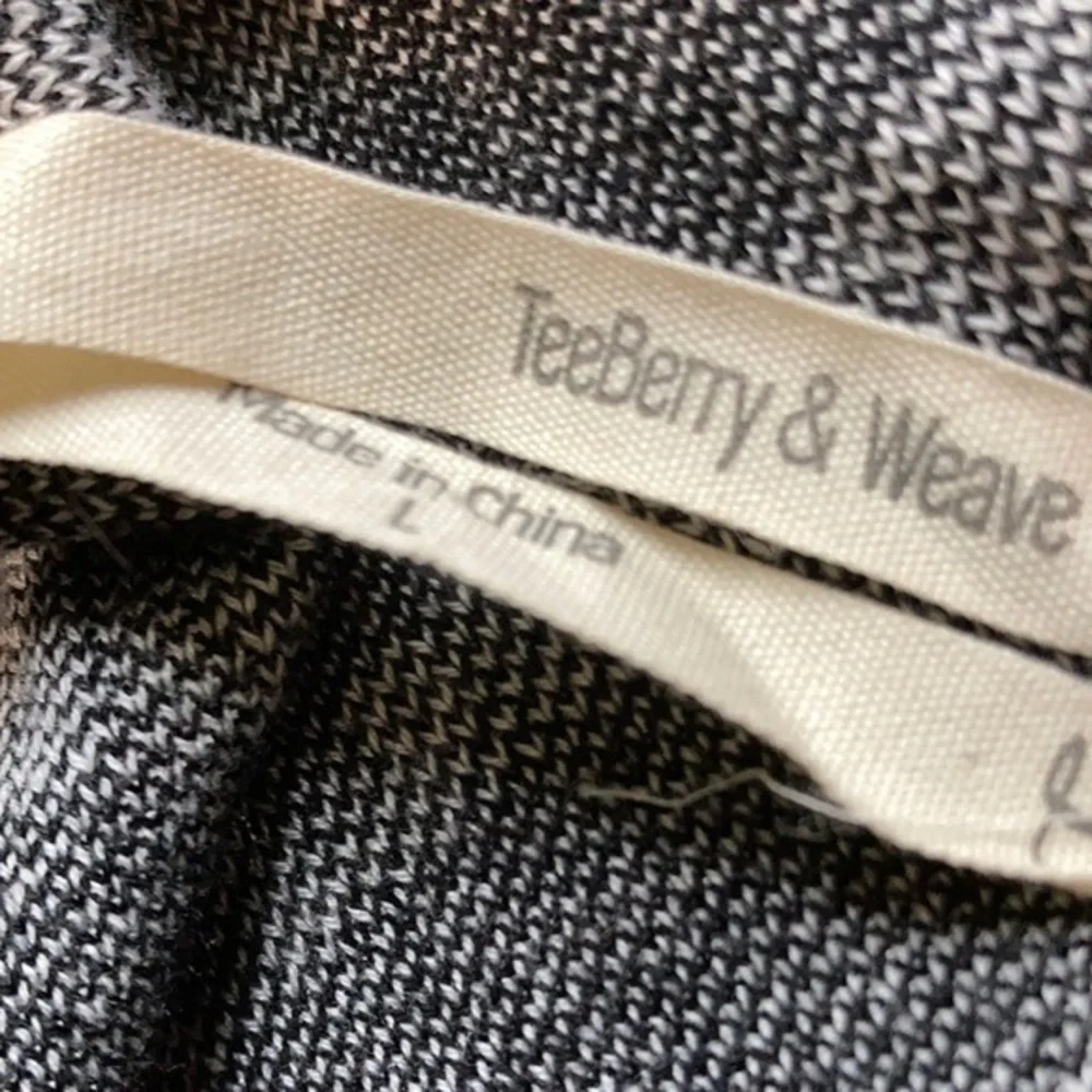 TeeBerry & Weave size L black front, white black patterned back,light sweater